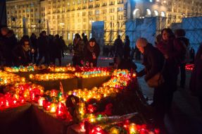 Киевляне зажгли лампадки