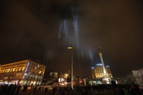 Лучи достоинства в честь погибших Героев Небесной сотни