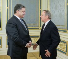 Petro Poroshenko and Richard Durbin
