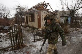 Ukrainian servicemen