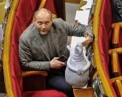 Borislav Birch and soft toy Homunculus loxodontus