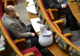 Borislav Birch and soft toy Homunculus loxodontus