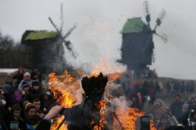 Burning "clumsy grandfather"