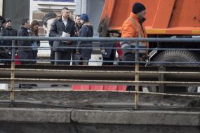 Vitali Klitschko has checked the progress of demolition work