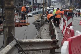 Removing the outer structure of the pedestrian overpass 