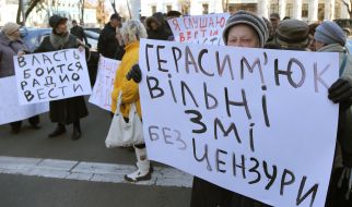 People during the action in support of the radio "Vesti"