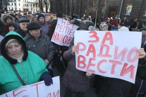 People during the action in support of the radio "Vesti"
