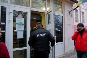 Правоохоронці шукають вибухівку у суді
