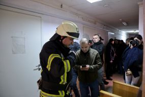 Правоохоронці шукають вибухівку у суді