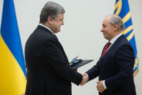 John Malkovich and Peter Poroshenko