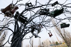 Art installation "Sewing Tree"