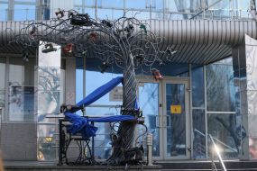Art installation "Sewing Tree"
