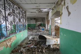 Разрушенная школа в Широкино