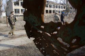 Разрушенная школа в Широкино