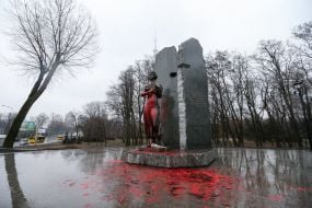 Пам'ятник Олені Телізі облитий фарбою