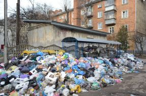 Garbage near the apartment building