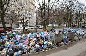 Garbage near the apartment building