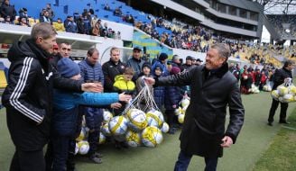 Miron Markevich gives young athletes balls