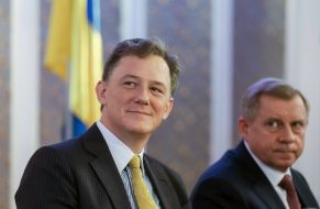 George Kent, Yakov Smoliy