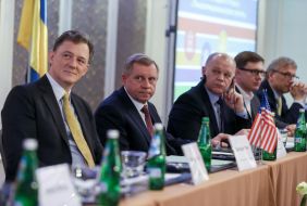 George Kent, Yakov Smoliy, Mikhail Dovbenko
