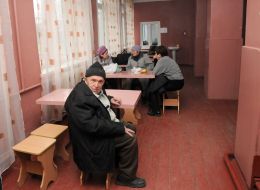 Evacuated residents of Balakleya