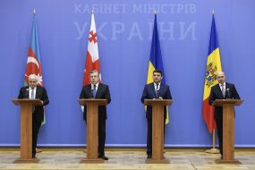 Approach to the press