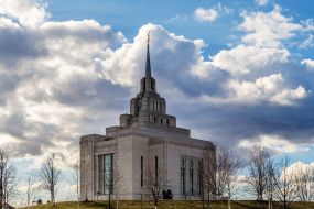 Храм мормонов "Церковь Иисуса Христа Святых последних дней"