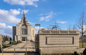 Храм мормонов "Церковь Иисуса Христа Святых последних дней"