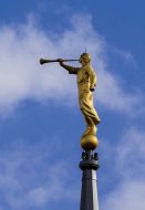 Скульптура ангела Морония