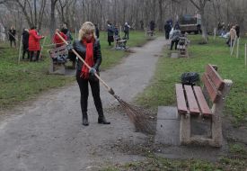 Cleaning day at Peyzazhna Alley