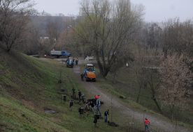 Cleaning day at Peyzazhna Alley