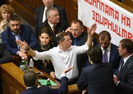 Blocking the tribune of Parliament