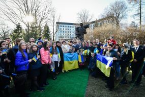 Petro Poroshenko near the monument to Taras Shevchenko