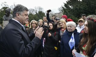 Петро Порошенко під час зустрічі з українською громадою