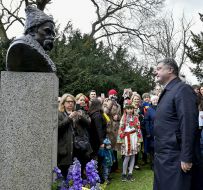 Петро Порошенко під час зустрічі з українською громадою