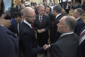 Arseniy Yatseniuk, Viktor Pinchuk