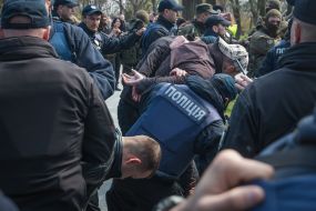 Law enforcers detain offenders