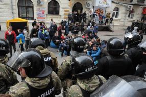Picketing branch of Sberbank