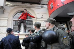 Picketing branch of Sberbank