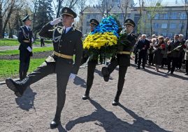 Laying flowers to the Memorial to the victims of Babi Yar