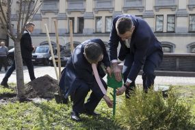 Vitaly Klitschko and Shigeki Sumi]