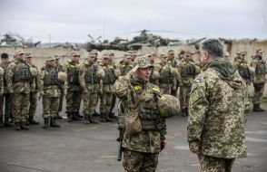 Petro Poroshenko presents the award to the serviceman