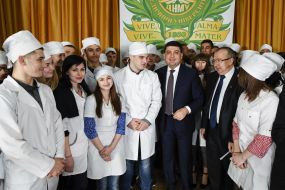 Vladimir Groisman with students