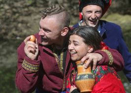 Holiday "Pour Monday"