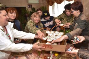 Volunteers congratulated the military on Easter