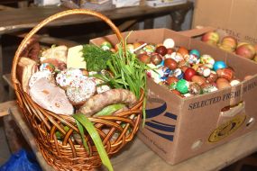 Easter cakes and eggs