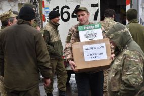 Volunteers congratulated the military on Easter