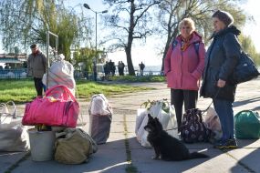 People waiting for the boat