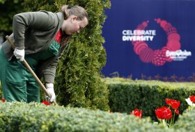 Gardening service worker