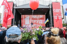 Workers march in honor of the International Day of Workers